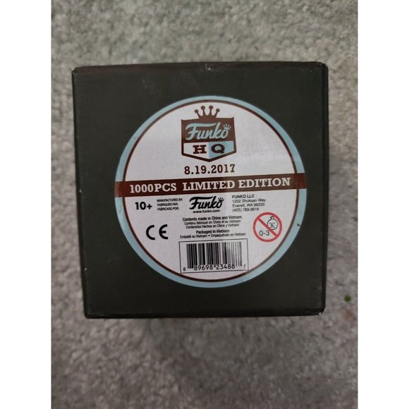 Funko 2017 HQ Grand Opening White Knight Freddy Pint Size Hero W/ Pin Le /1000 - Picture 3 of 3